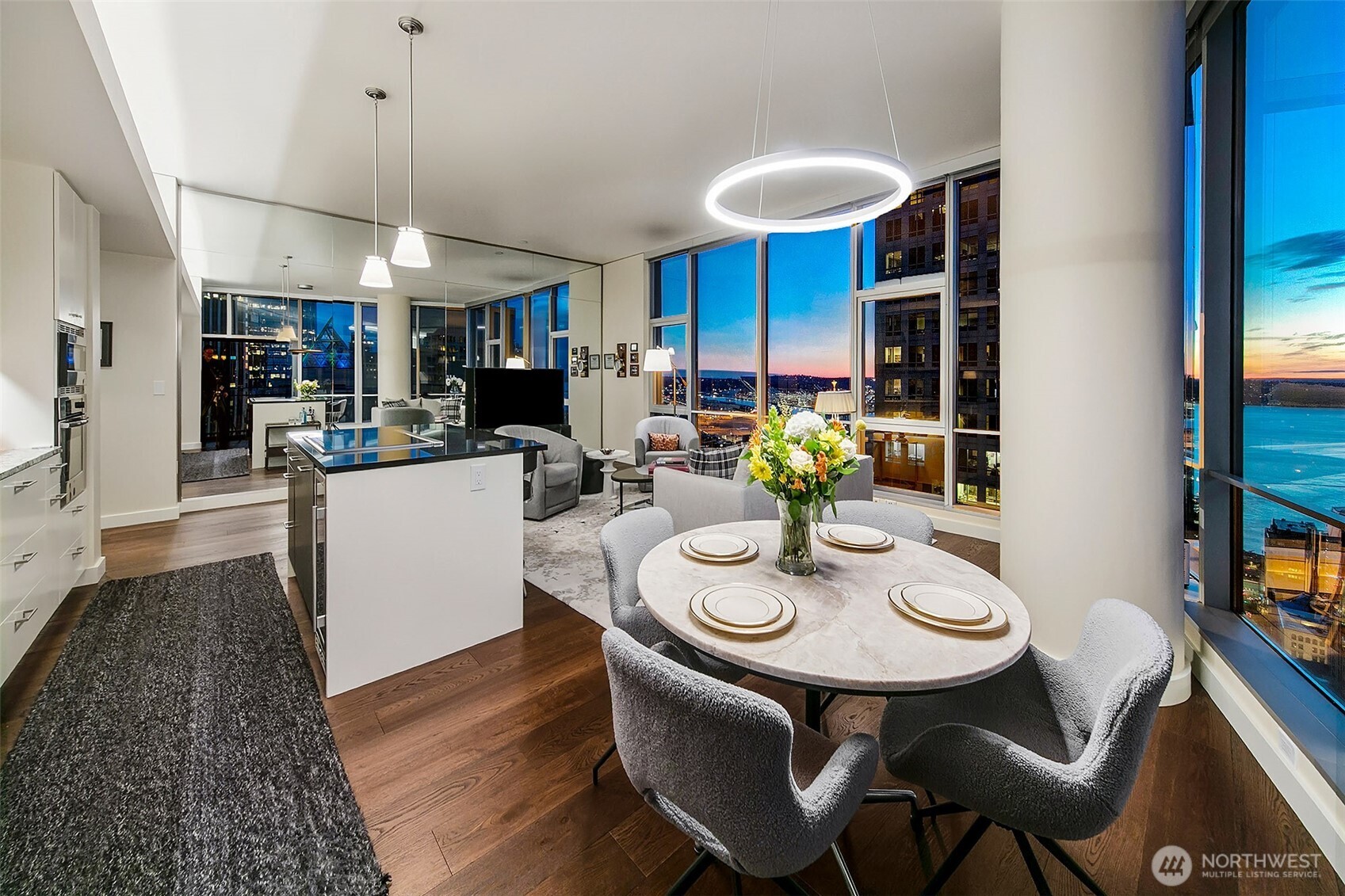 909 5th Avenue #2301, Seattle, WA 98164