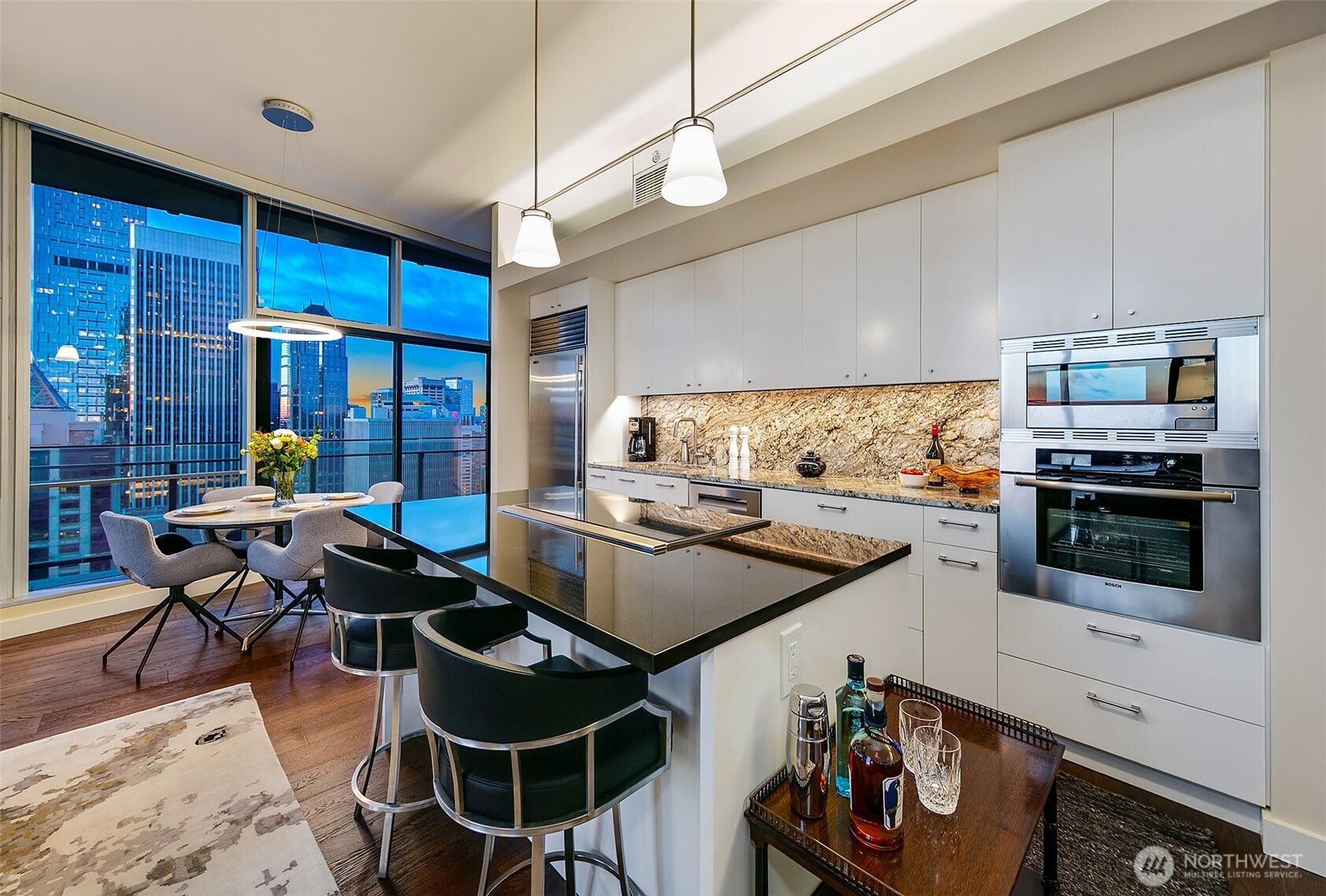 909 5th Avenue #2301, Seattle, WA 98164