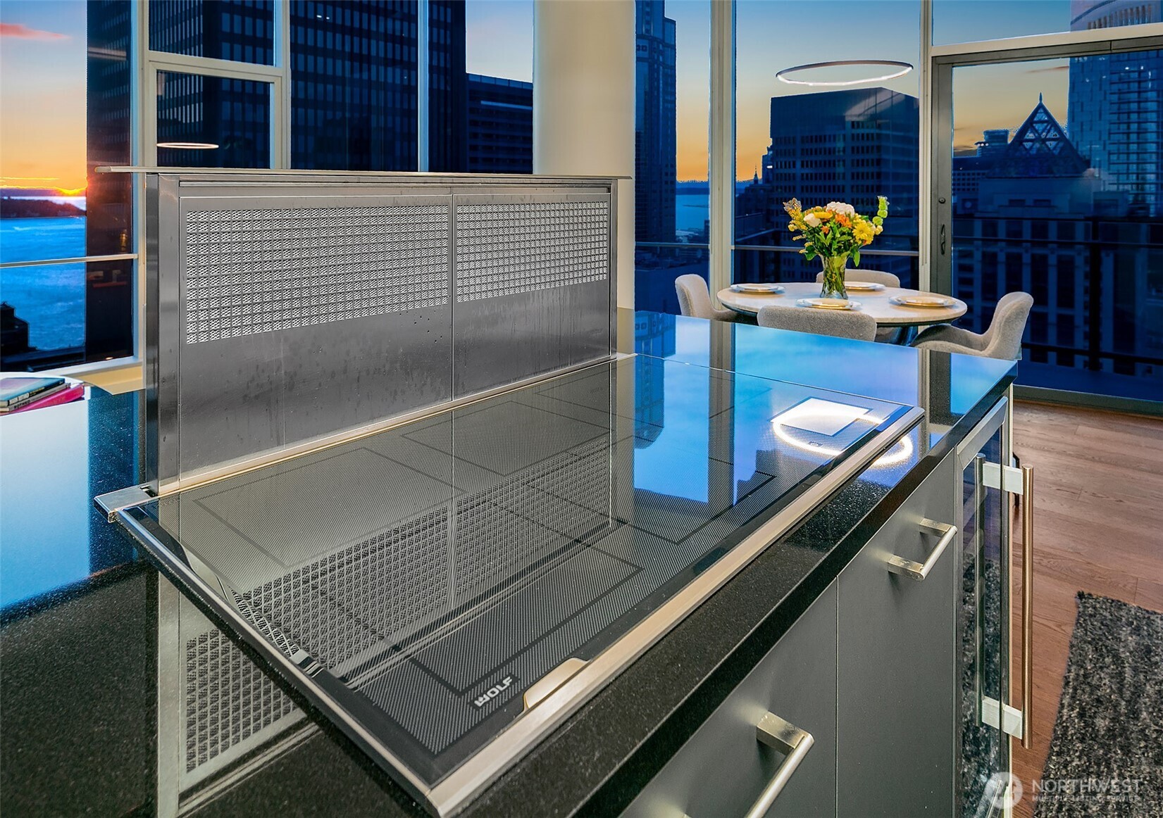 909 5th Avenue #2301, Seattle, WA 98164