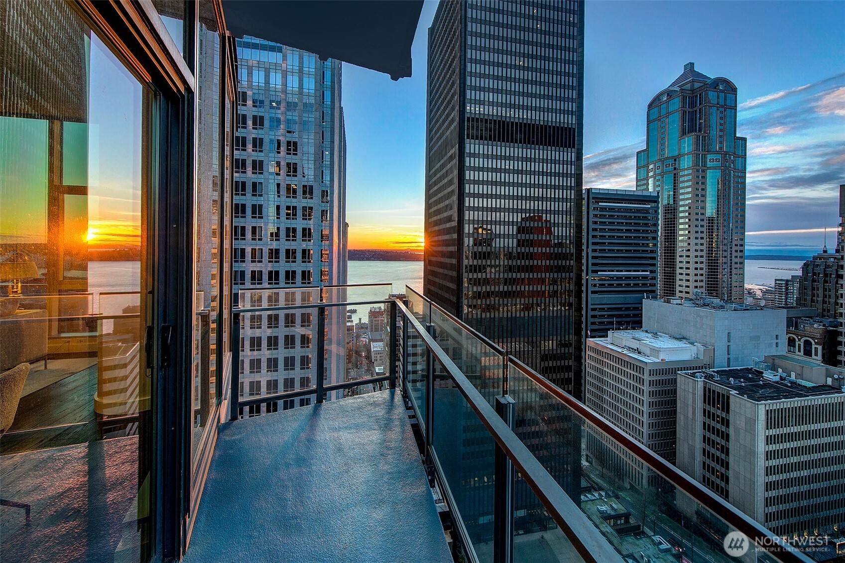 909 5th Avenue #2301, Seattle, WA 98164