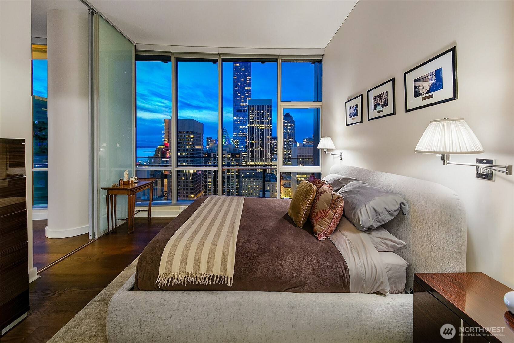 909 5th Avenue #2301, Seattle, WA 98164