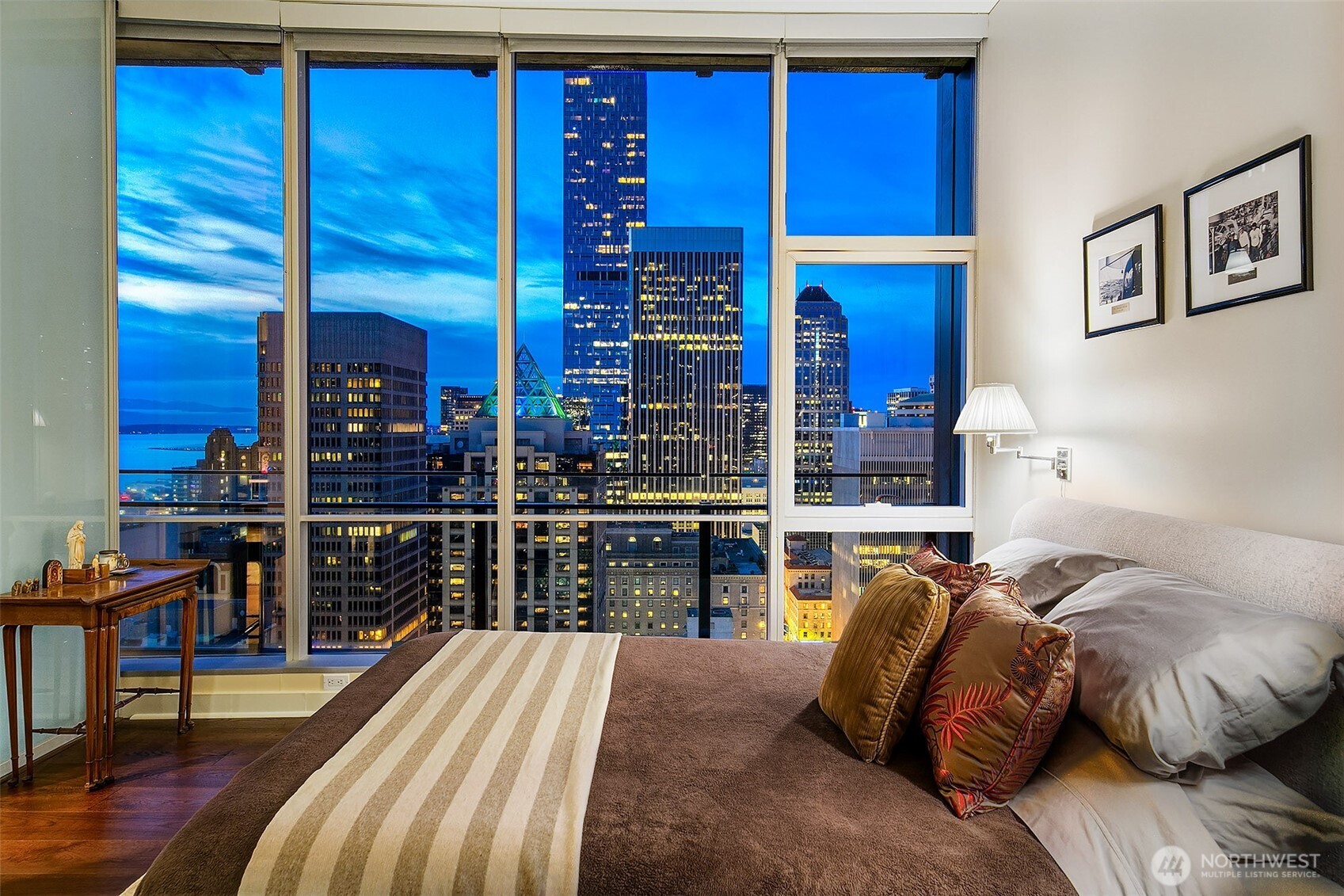 909 5th Avenue #2301, Seattle, WA 98164