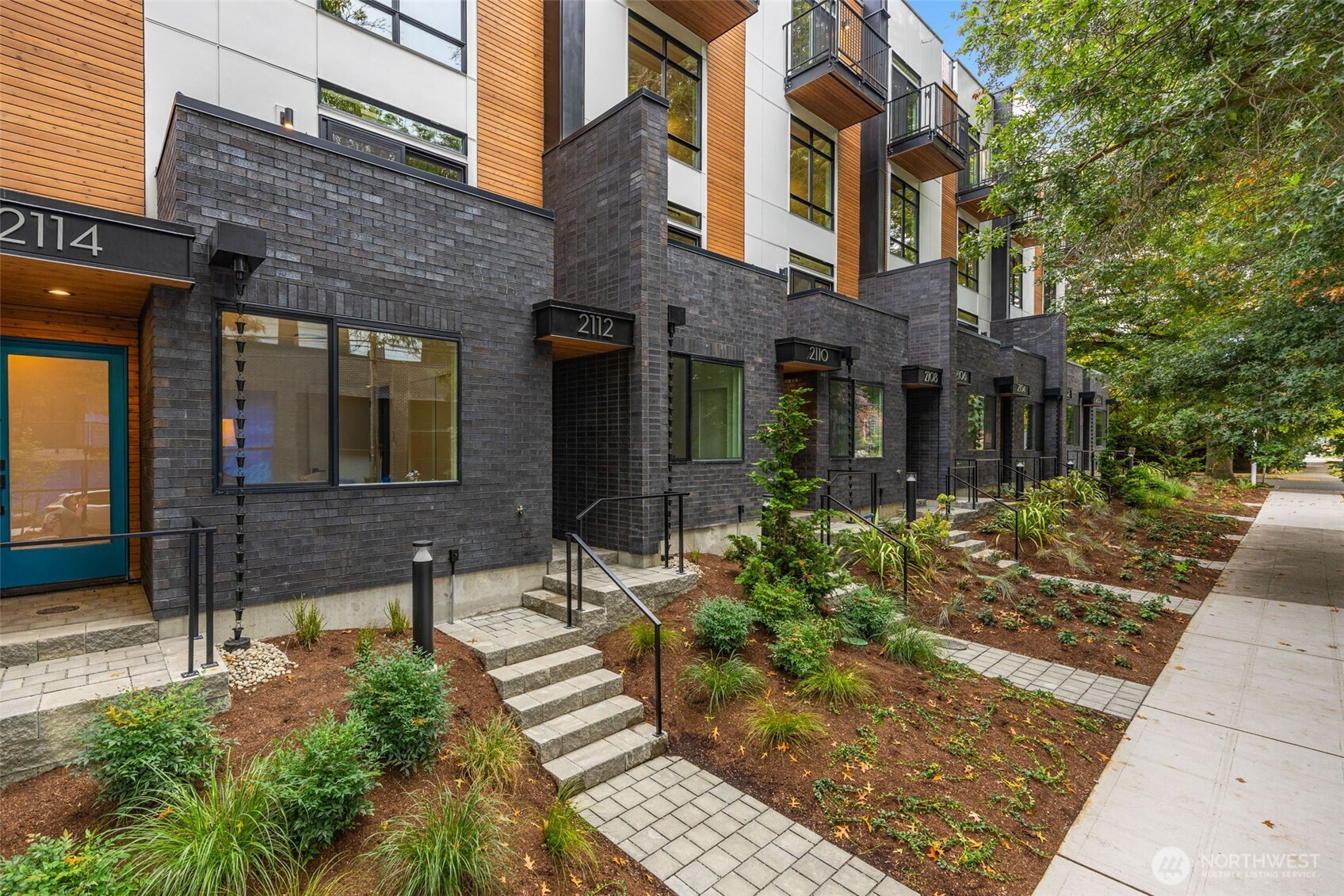 2110 1st Avenue N, Seattle, WA 98109