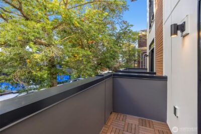 2110 1st Avenue N, Seattle, WA 98109 - Photo 8