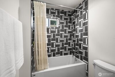 2851 NW 70th Street , Seattle, WA 98117 - Photo 32