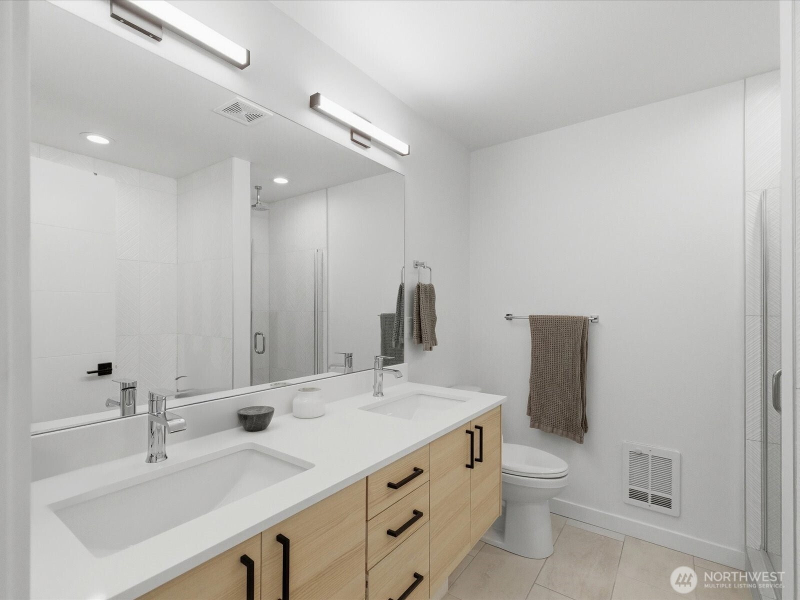 909 Hiawatha Place S #C, Seattle, WA 98144