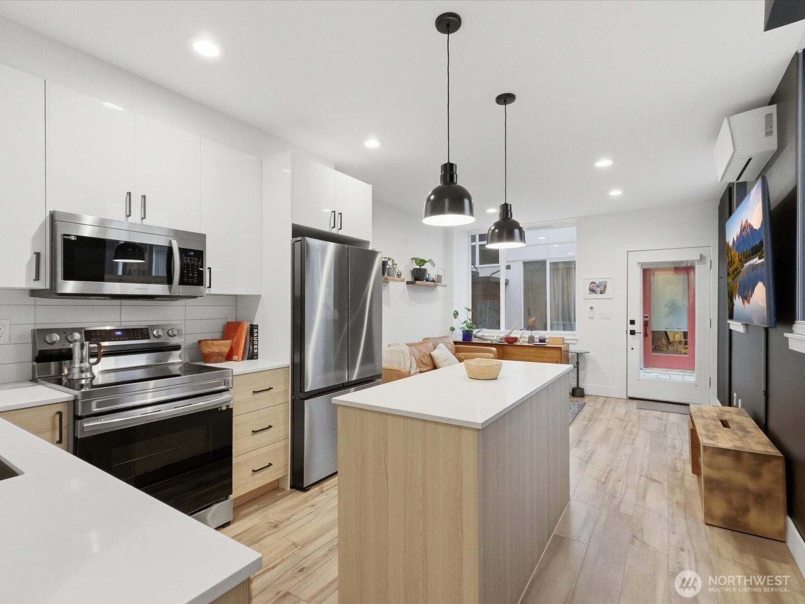 909 Hiawatha Place S #C, Seattle, WA 98144