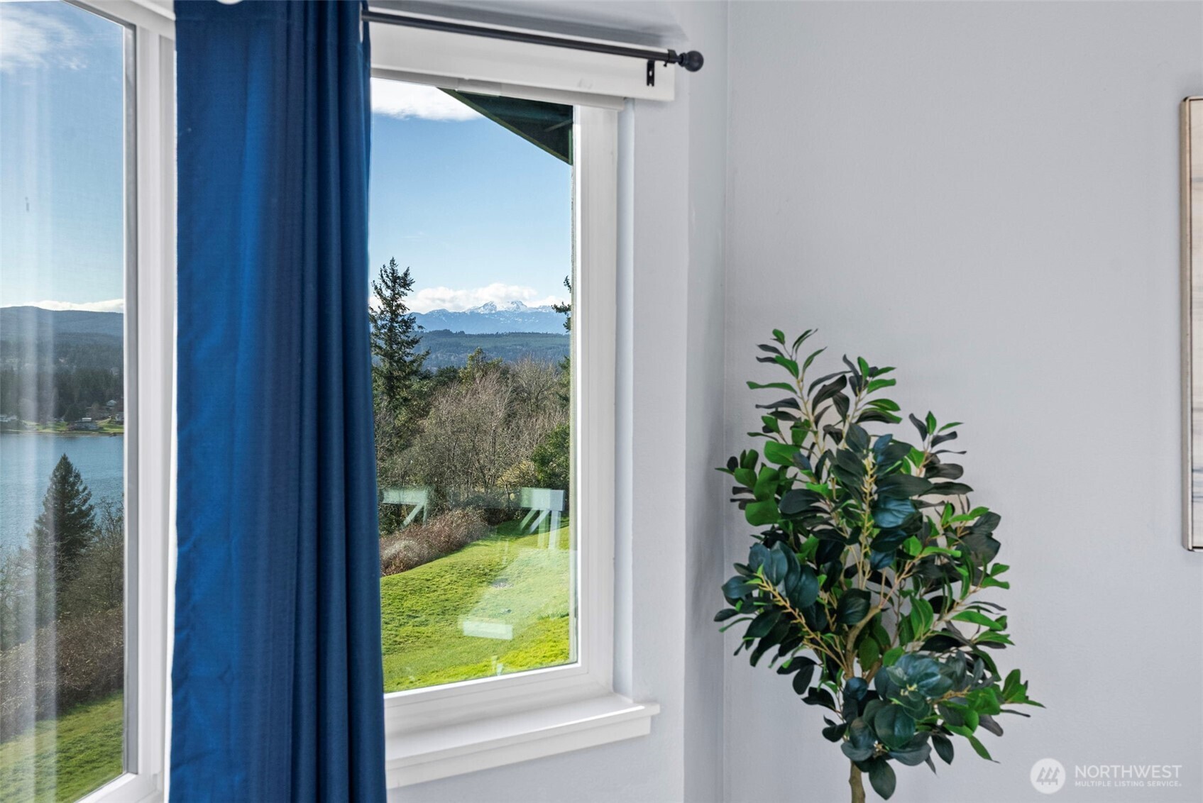 3330 Narrows View Lane NE #201, Bremerton, WA 98310