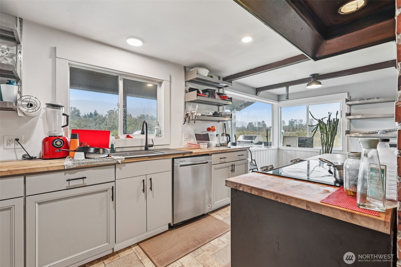 8754 Peavey Road , Sedro Woolley, WA 98284