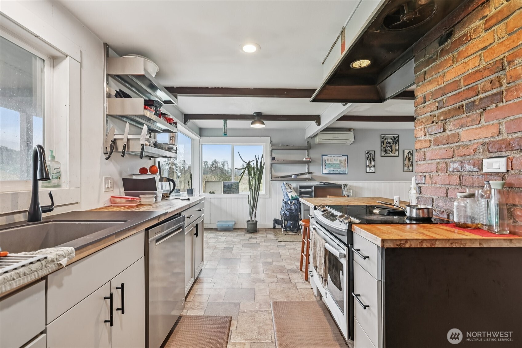 8754 Peavey Road , Sedro Woolley, WA 98284