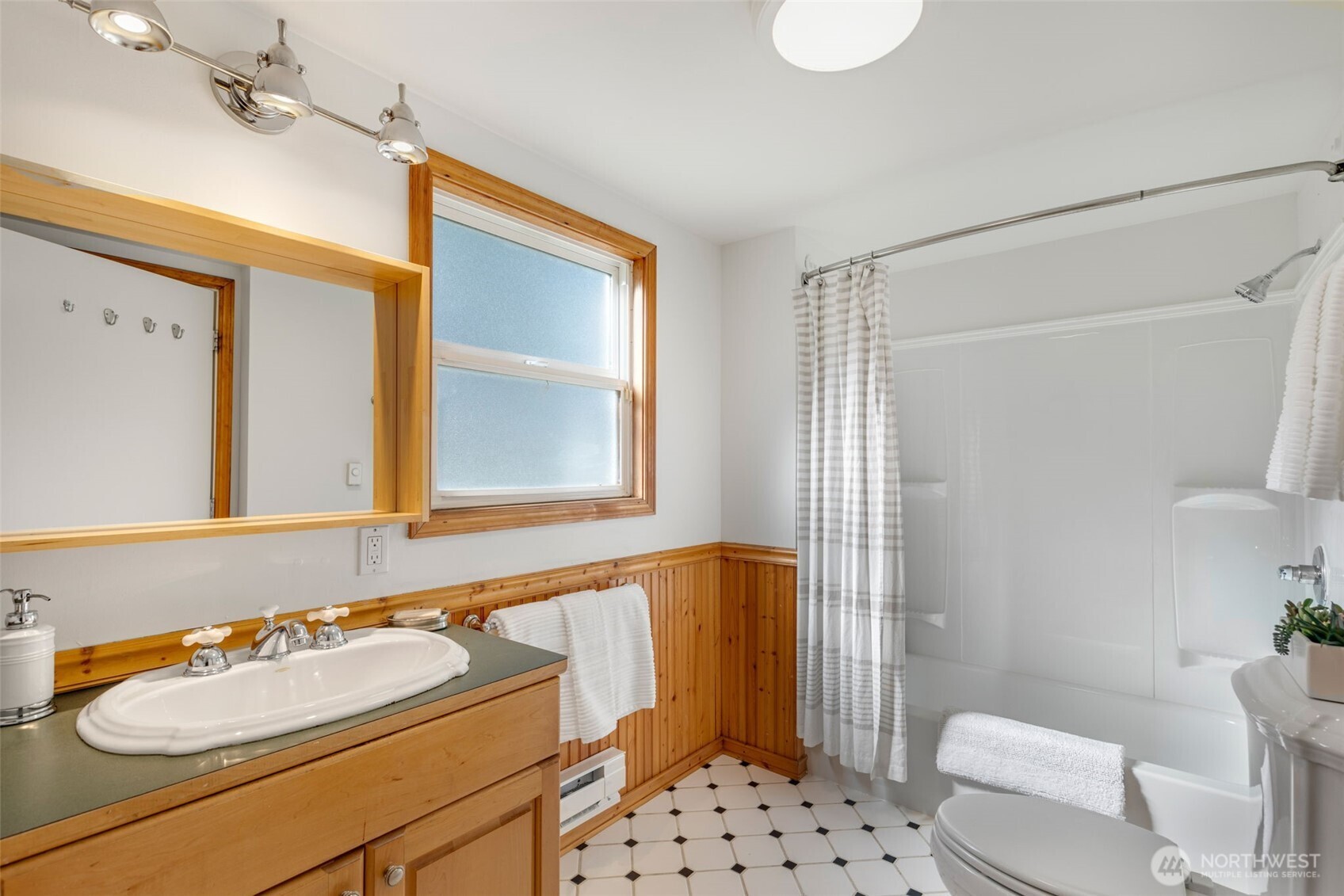 1815 N 137th Street , Seattle, WA 98133