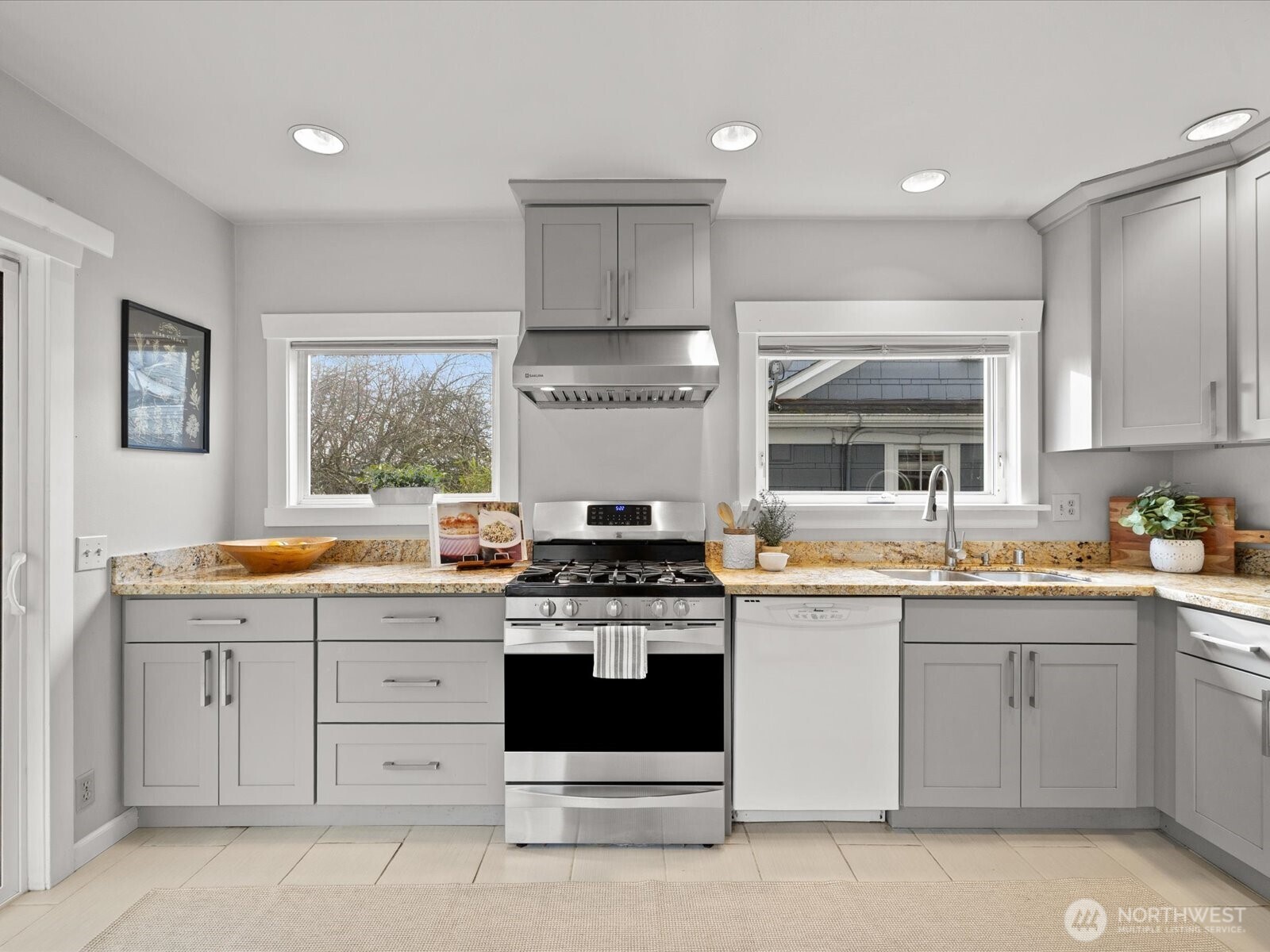 7532 9th Avenue NE, Seattle, WA 98115