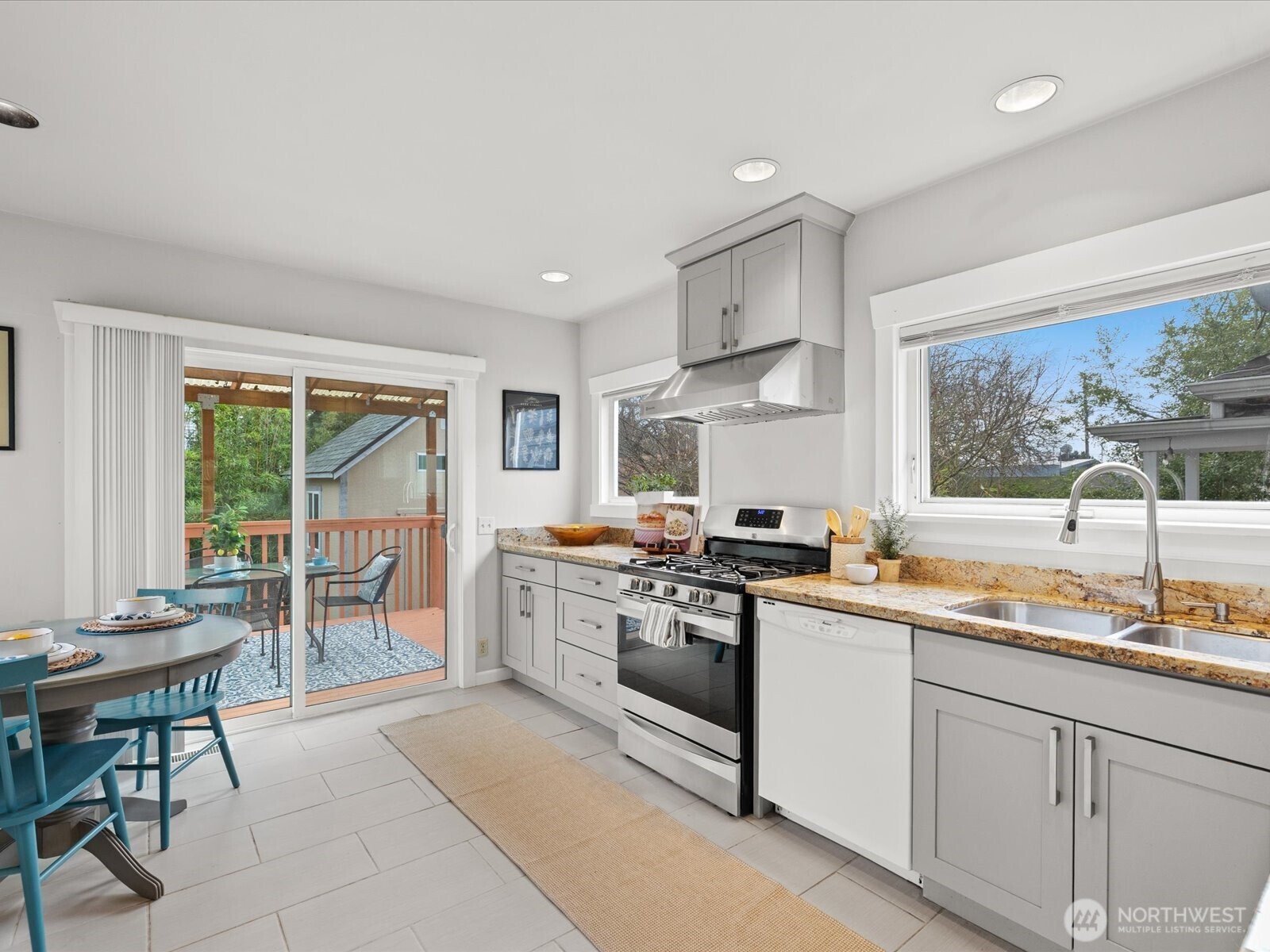 7532 9th Avenue NE, Seattle, WA 98115