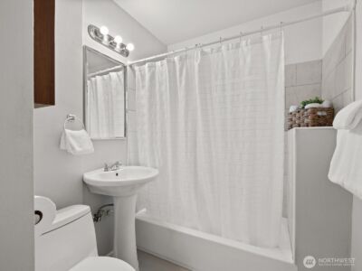 7532 9th Avenue NE, Seattle, WA 98115 - Photo 17