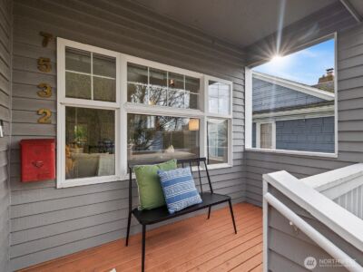 7532 9th Avenue NE, Seattle, WA 98115 - Photo 2