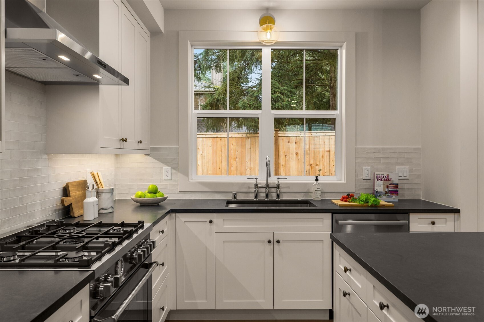 10618 NE 54th Lane , Kirkland, WA 98033