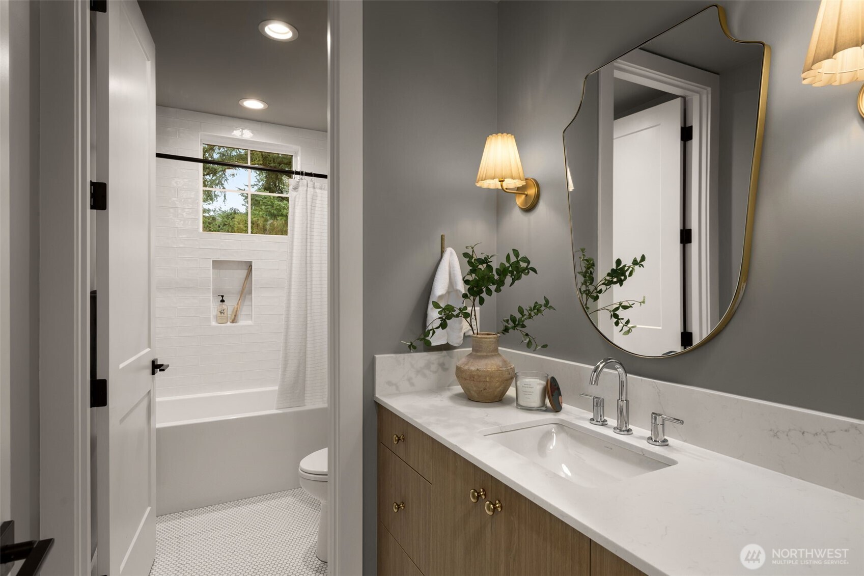 10618 NE 54th Lane , Kirkland, WA 98033