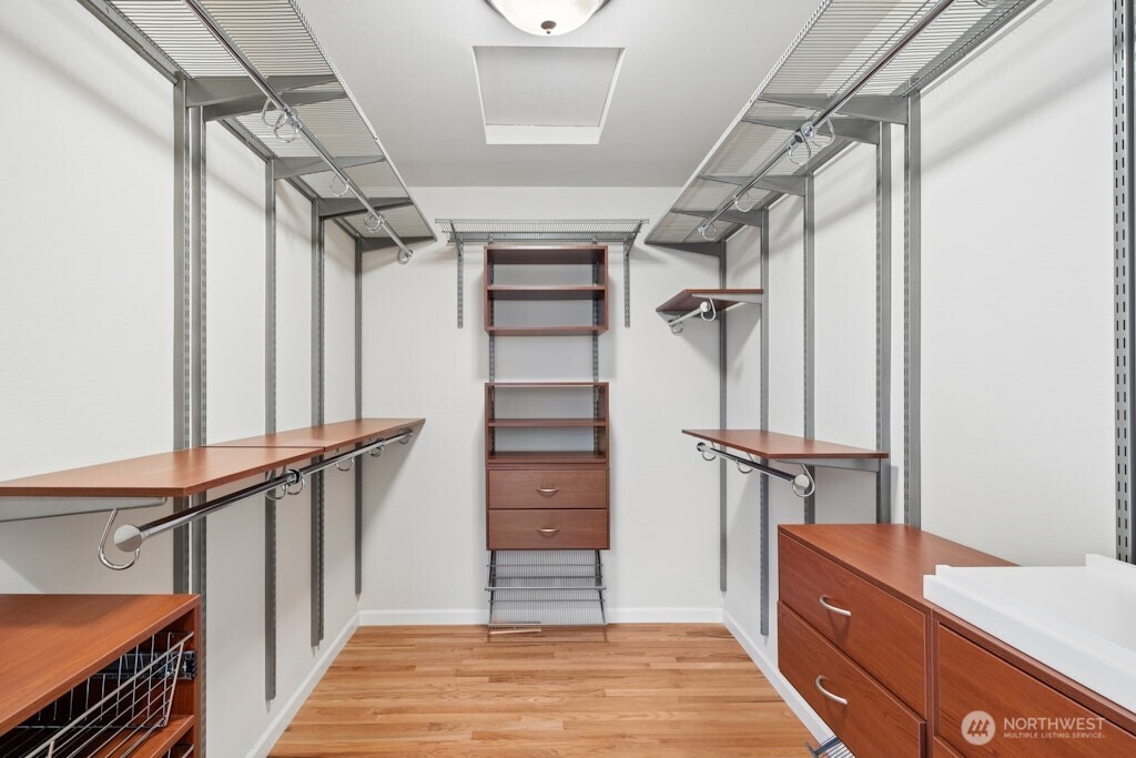 5720 59th Avenue NE, Seattle, WA 98105-2028