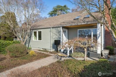 5720 59th Avenue NE, Seattle, WA 98105-2028 - Photo 2