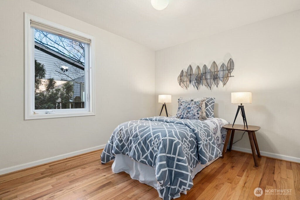 5720 59th Avenue NE, Seattle, WA 98105-2028