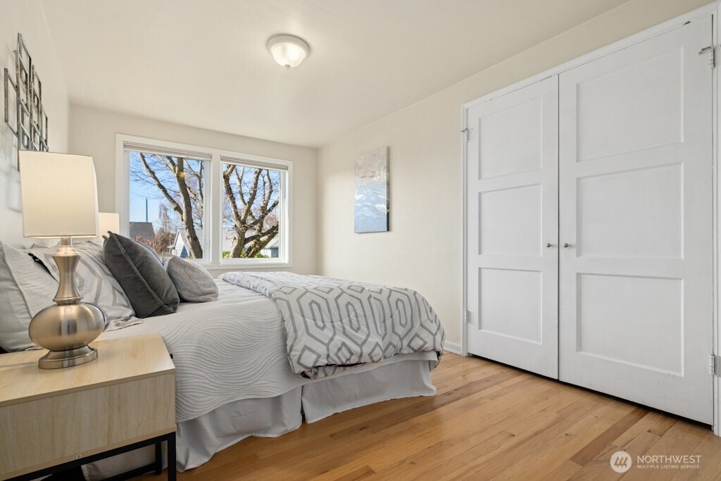 5720 59th Avenue NE, Seattle, WA 98105-2028