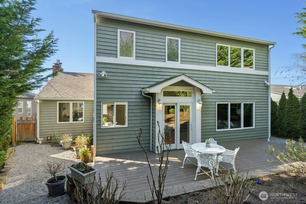 5720 59th Avenue NE, Seattle, WA 98105-2028