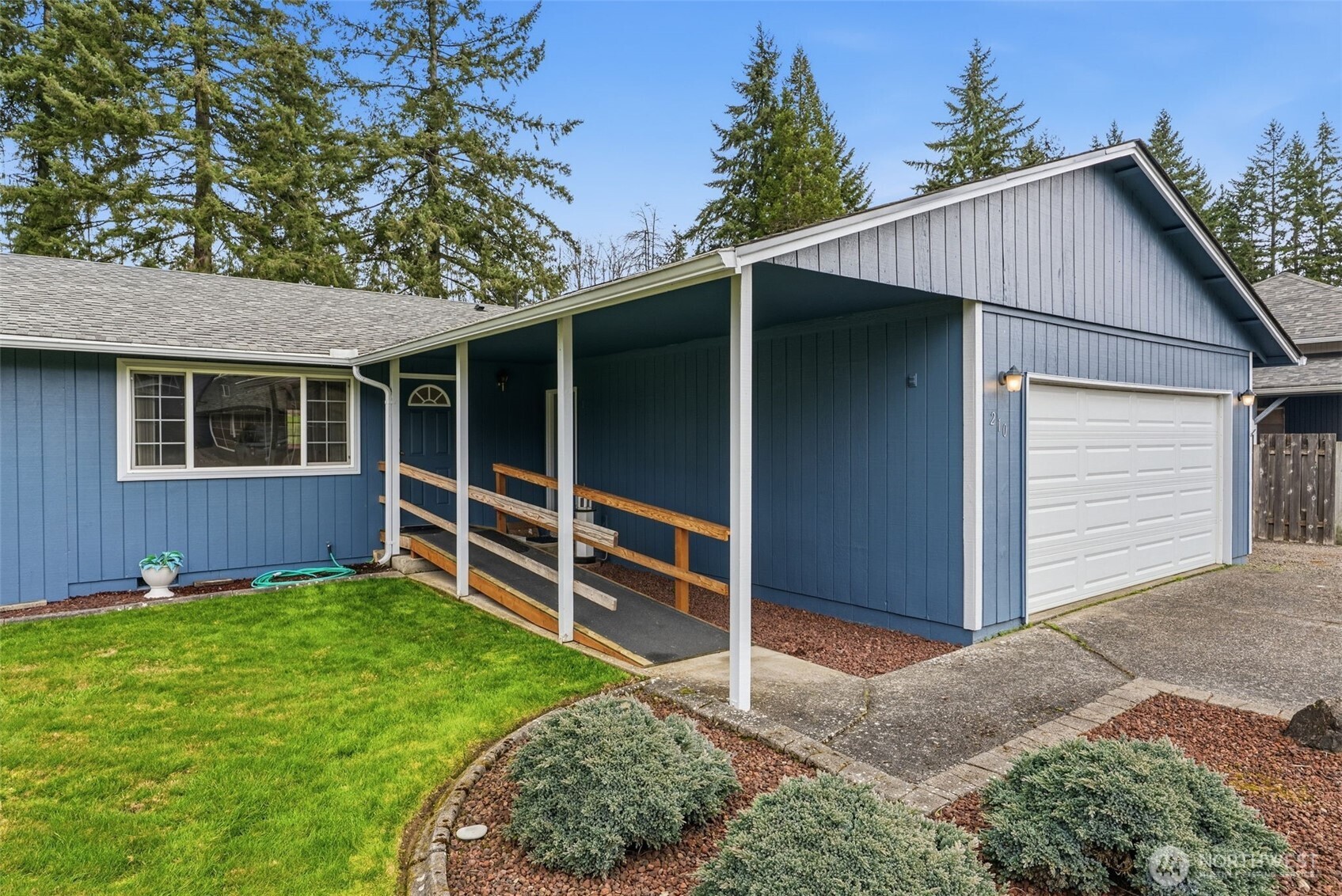 210 Beacon Hill Drive , Longview, WA 98632
