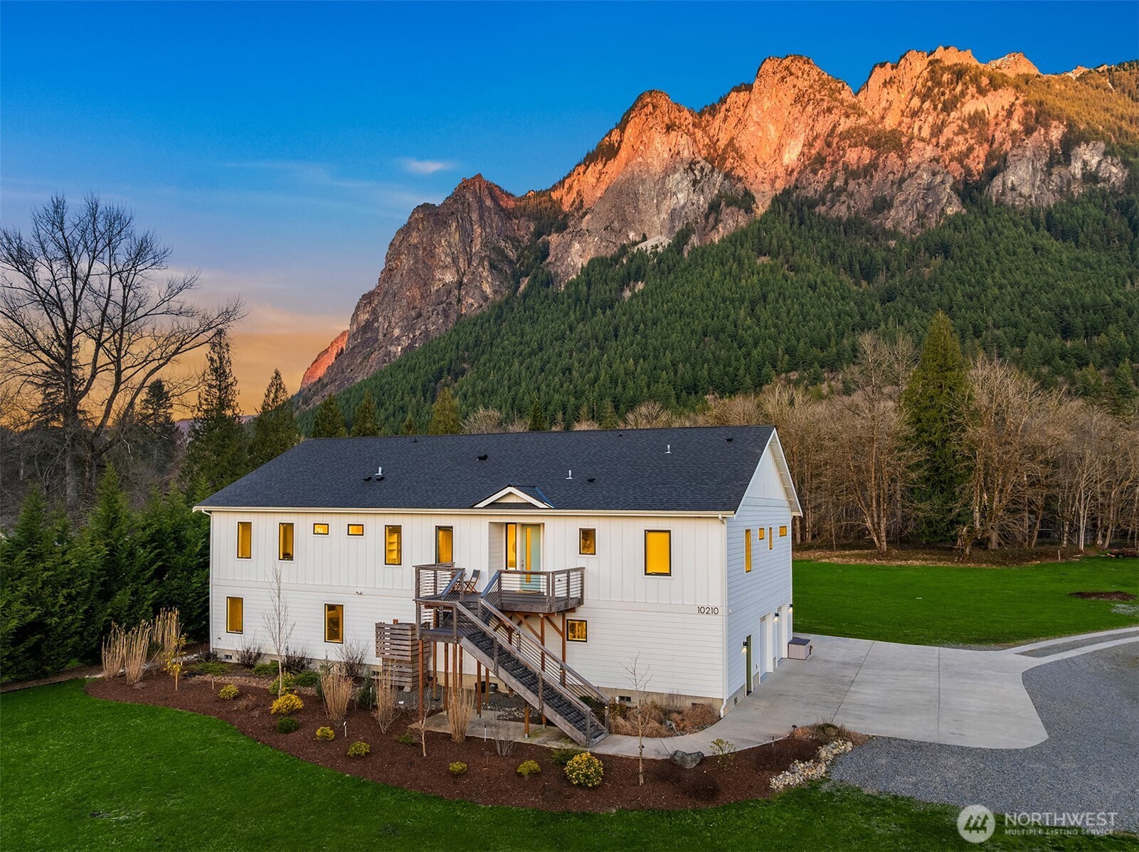 10210 428th Avenue SE, North Bend, WA 98045-9498