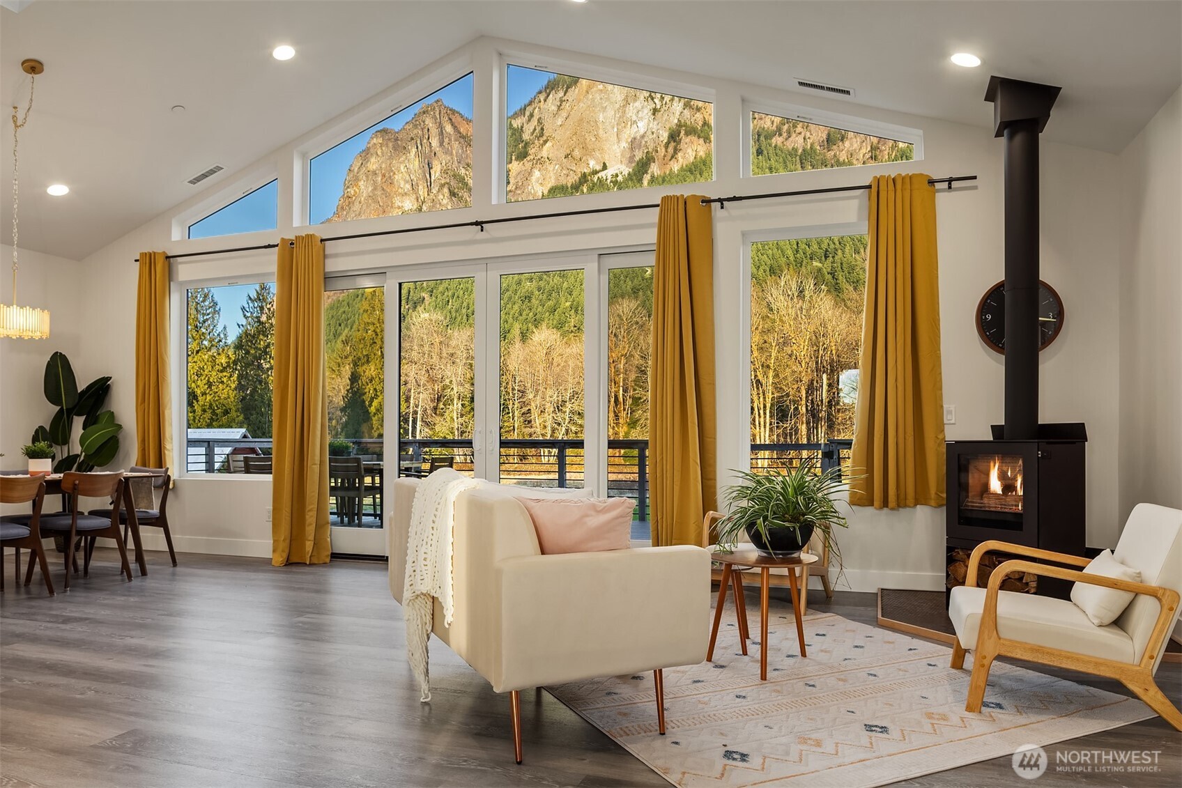 10210 428th Avenue SE, North Bend, WA 98045-9498