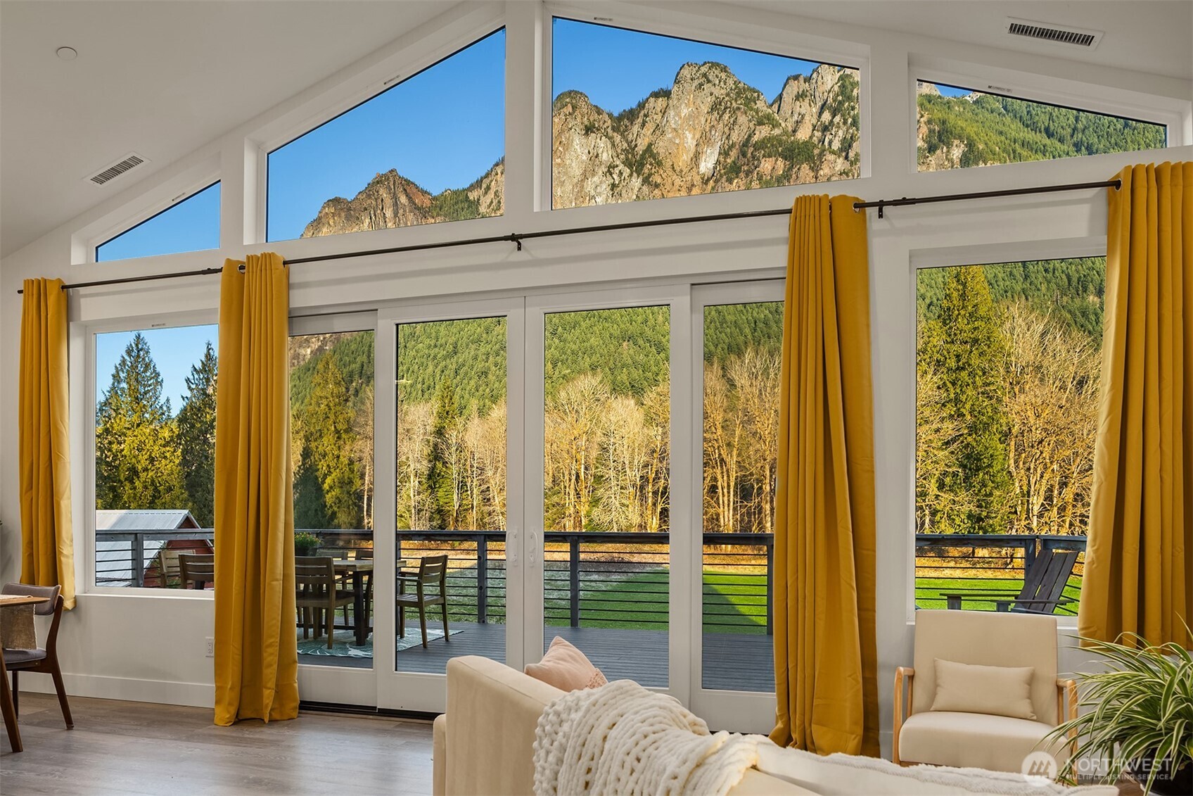 10210 428th Avenue SE, North Bend, WA 98045-9498