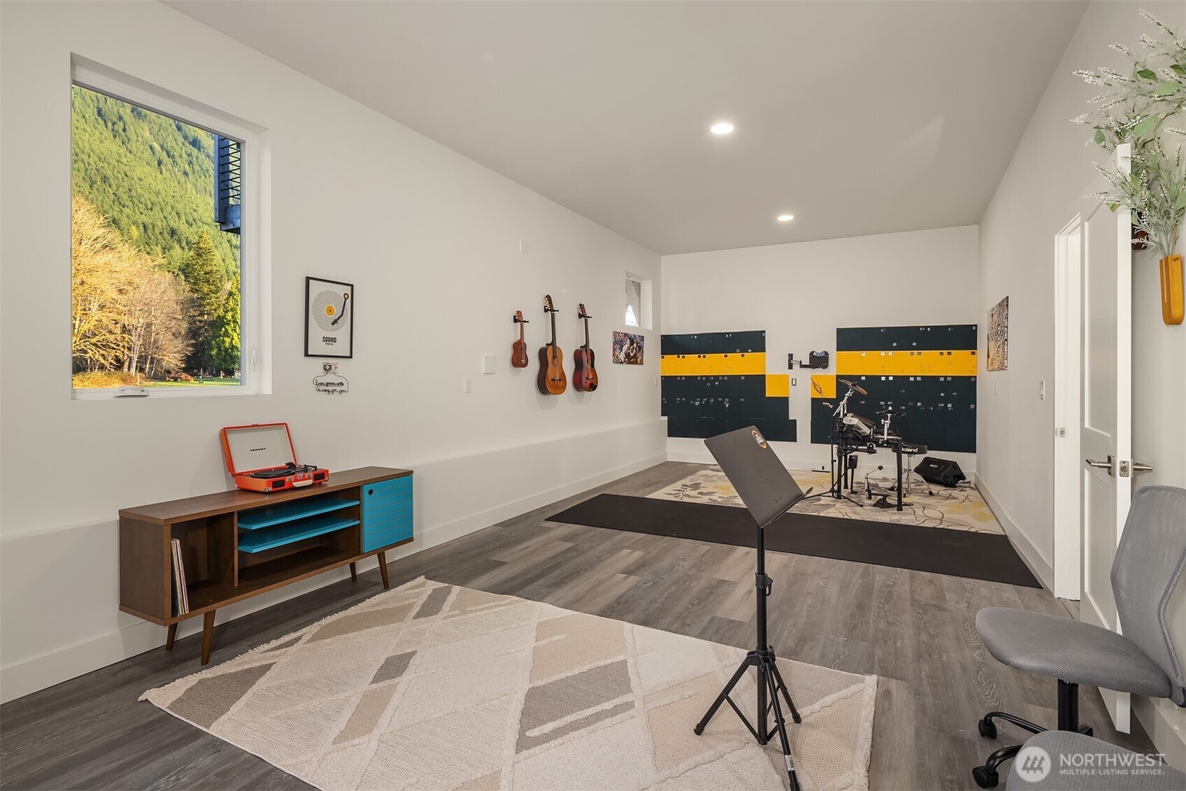 10210 428th Avenue SE, North Bend, WA 98045-9498