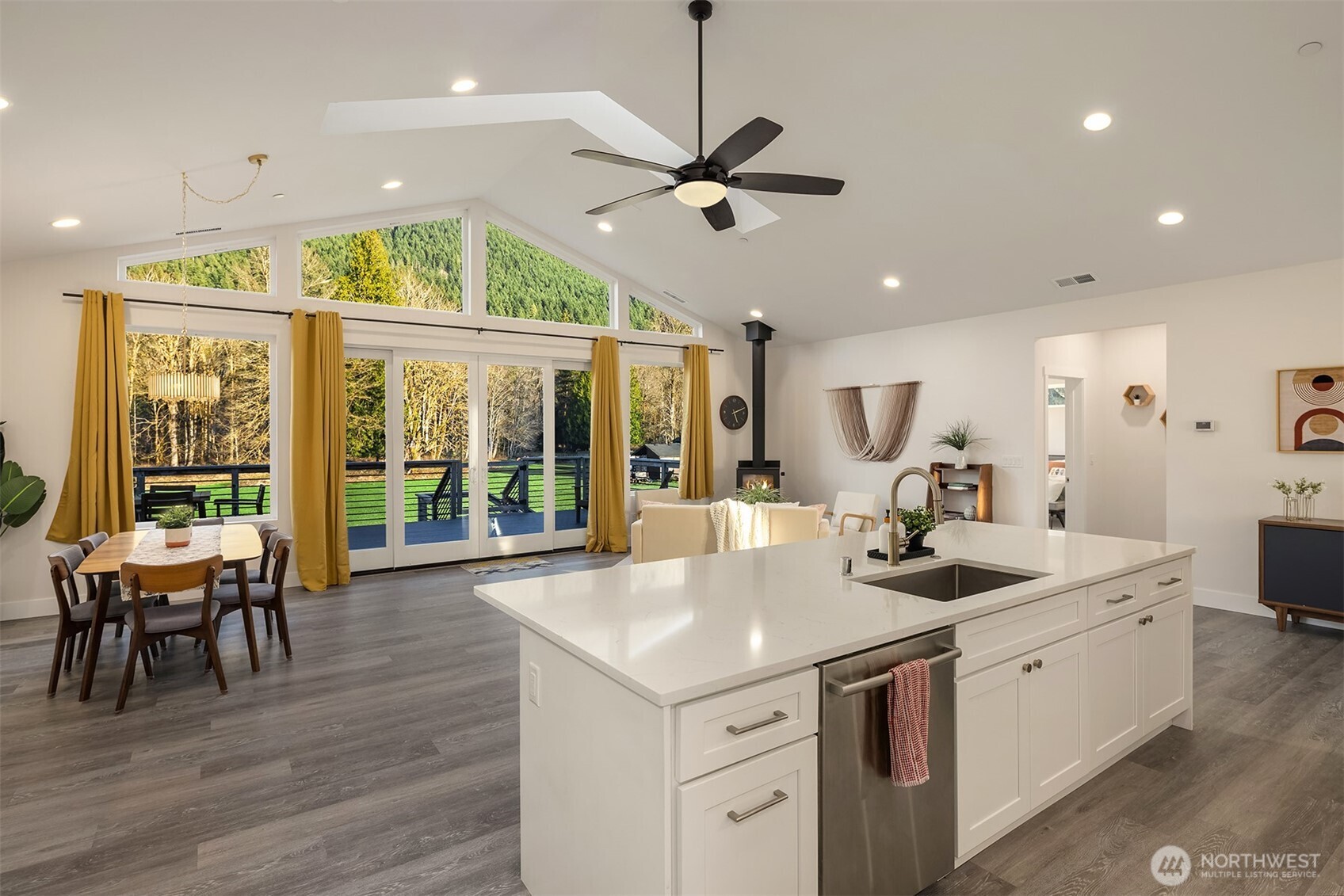 10210 428th Avenue SE, North Bend, WA 98045-9498