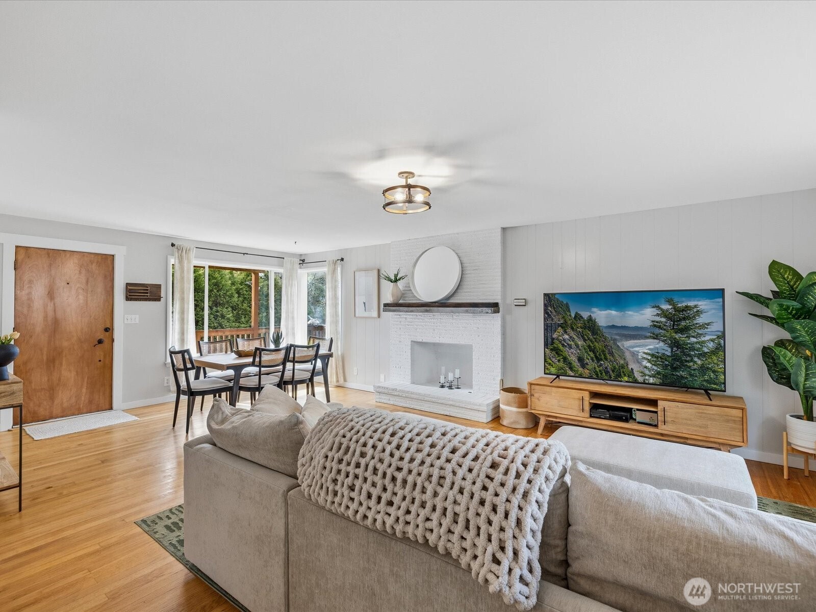 18604 105th Avenue NE, Bothell, WA 98011