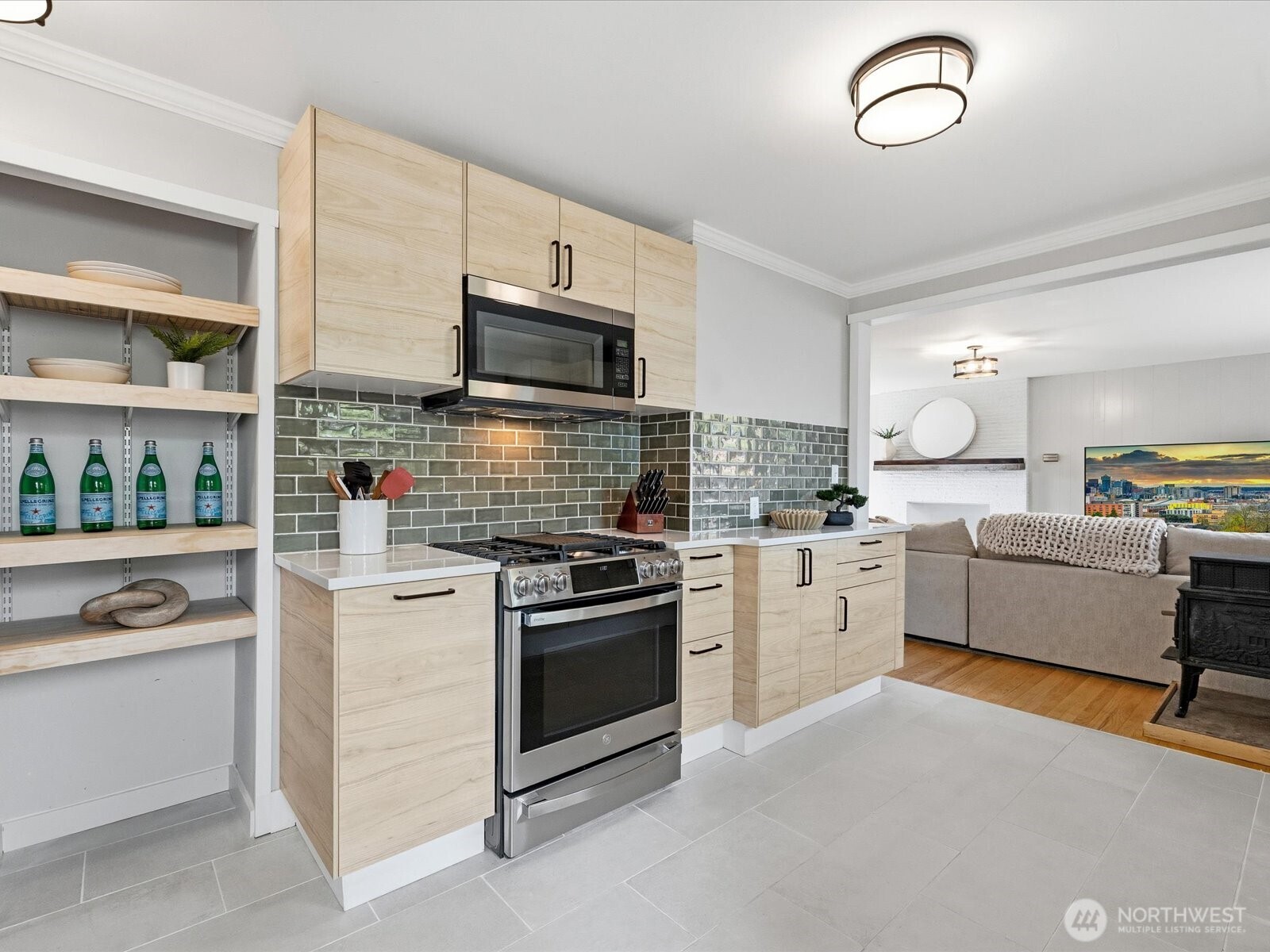 18604 105th Avenue NE, Bothell, WA 98011