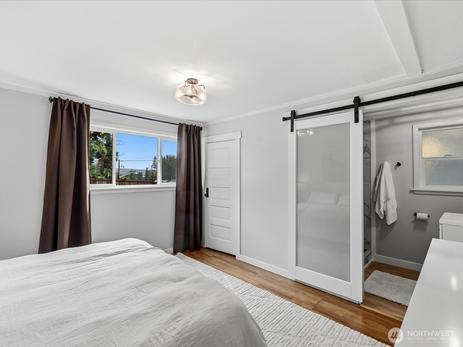 18604 105th Avenue NE, Bothell, WA 98011