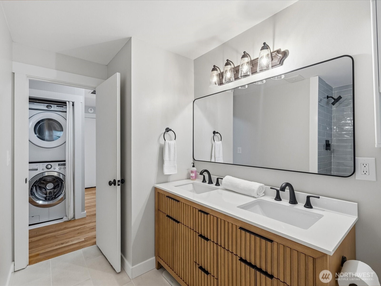 18604 105th Avenue NE, Bothell, WA 98011