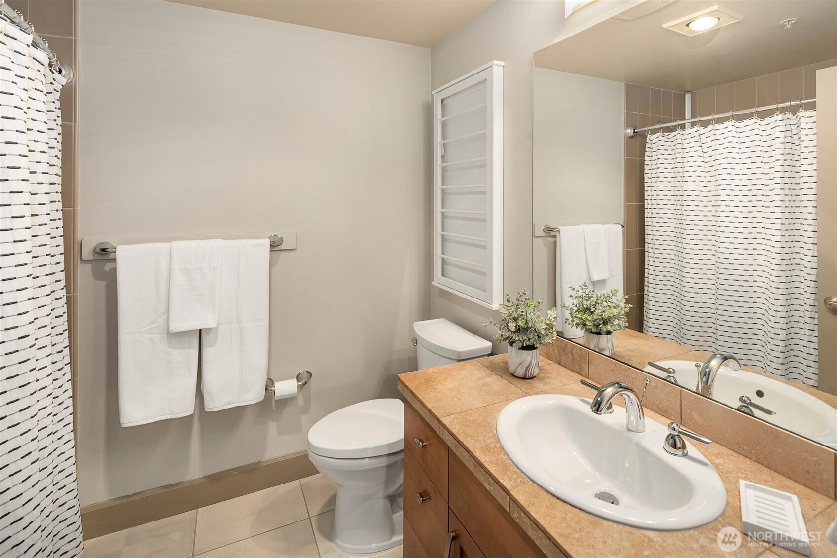 1840 25th Avenue NE #202, Issaquah, WA 98029