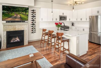 1840 25th Avenue NE #202, Issaquah, WA 98029 - Photo 2