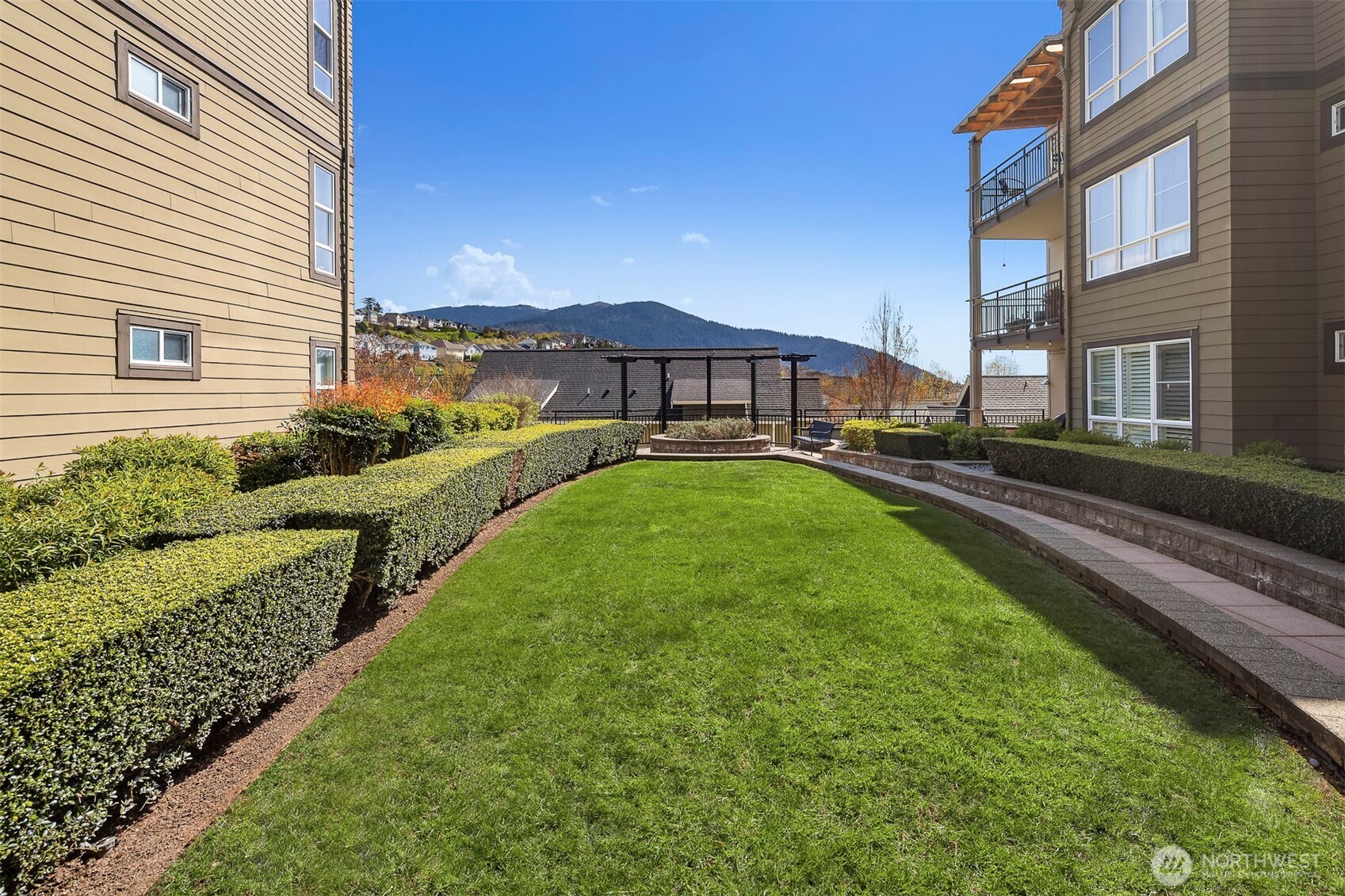 1840 25th Avenue NE #202, Issaquah, WA 98029