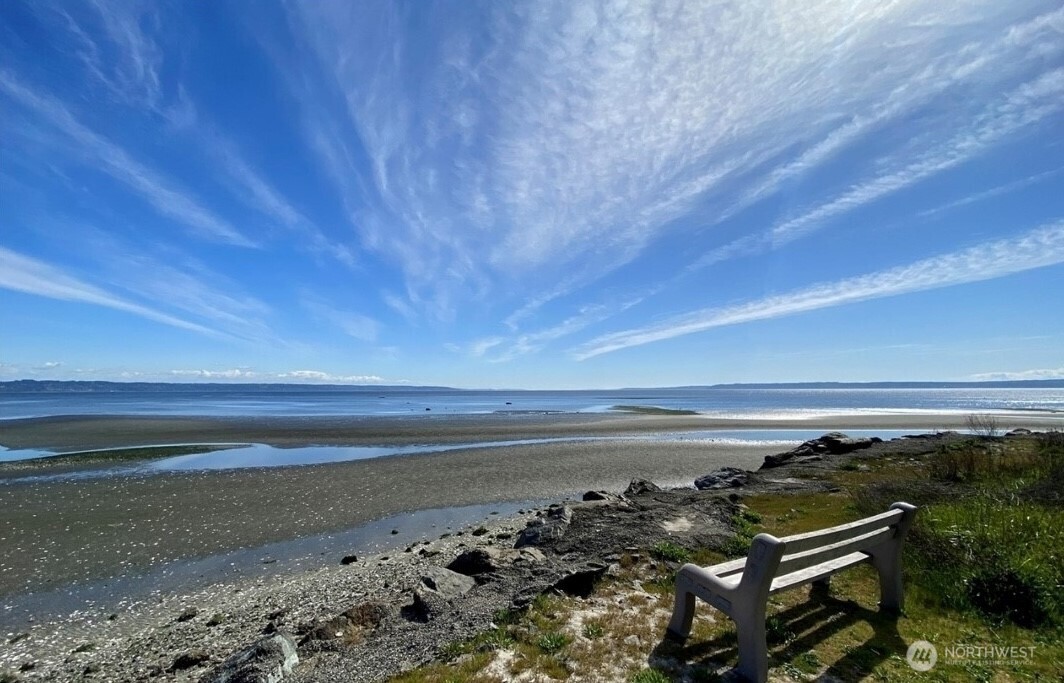 8042 Island Court , Clinton, WA 98236