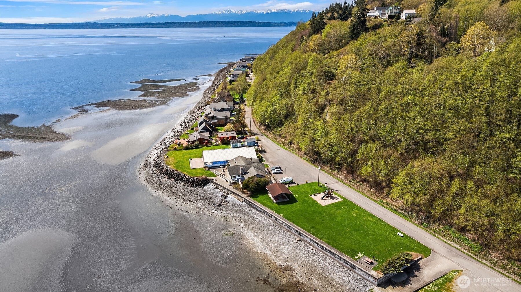 8042 Island Court , Clinton, WA 98236