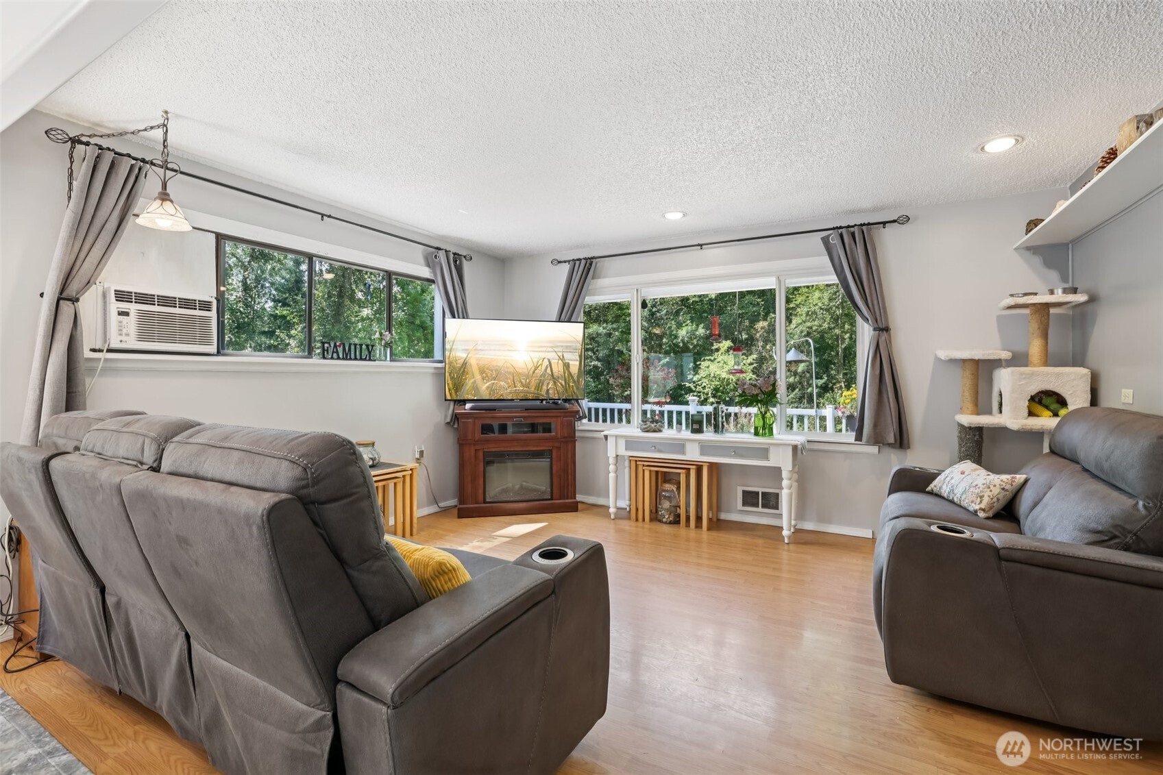 17209 W Riverside Drive , Bothell, WA 98011