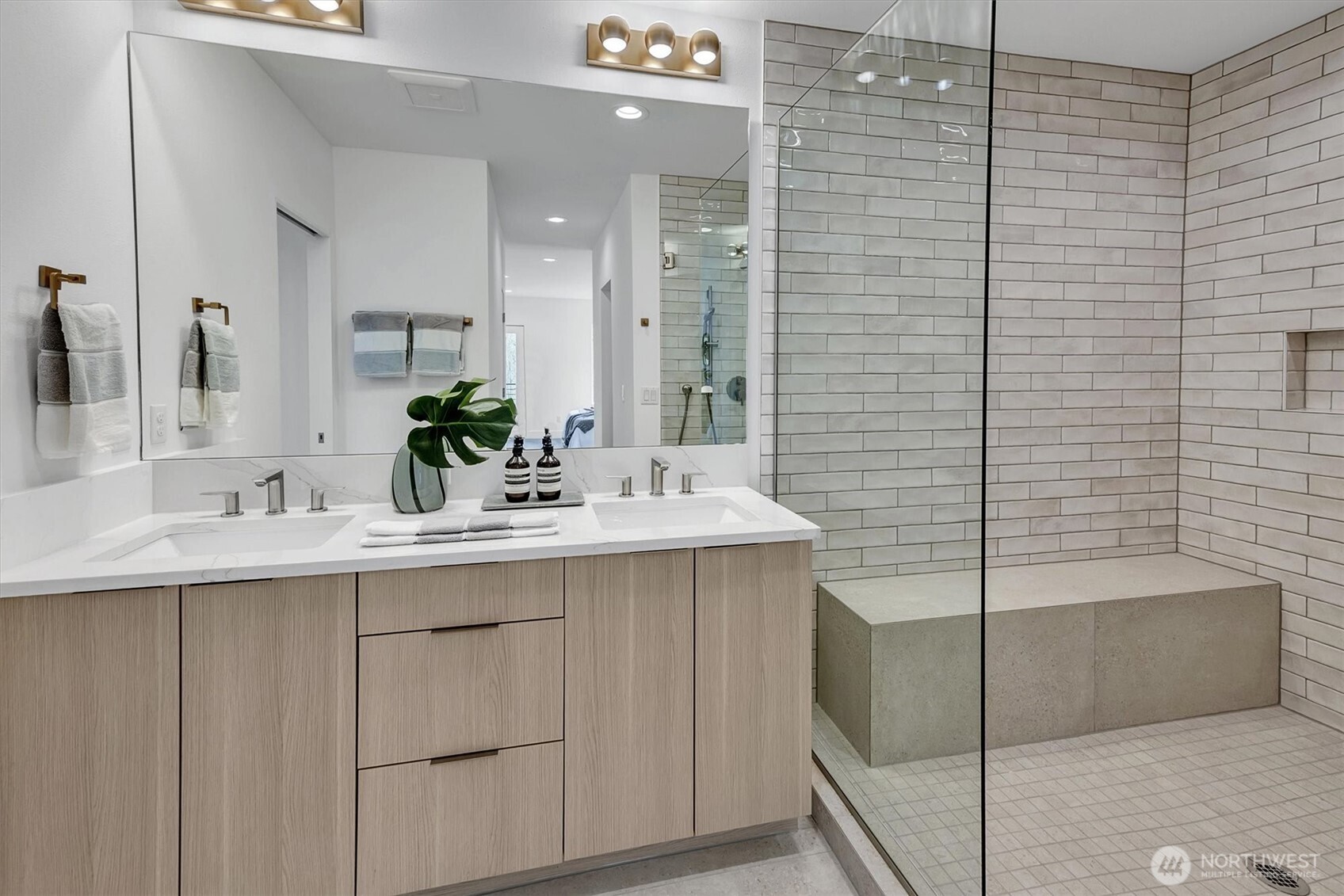 417 102nd Avenue SE, Bellevue, WA 98004