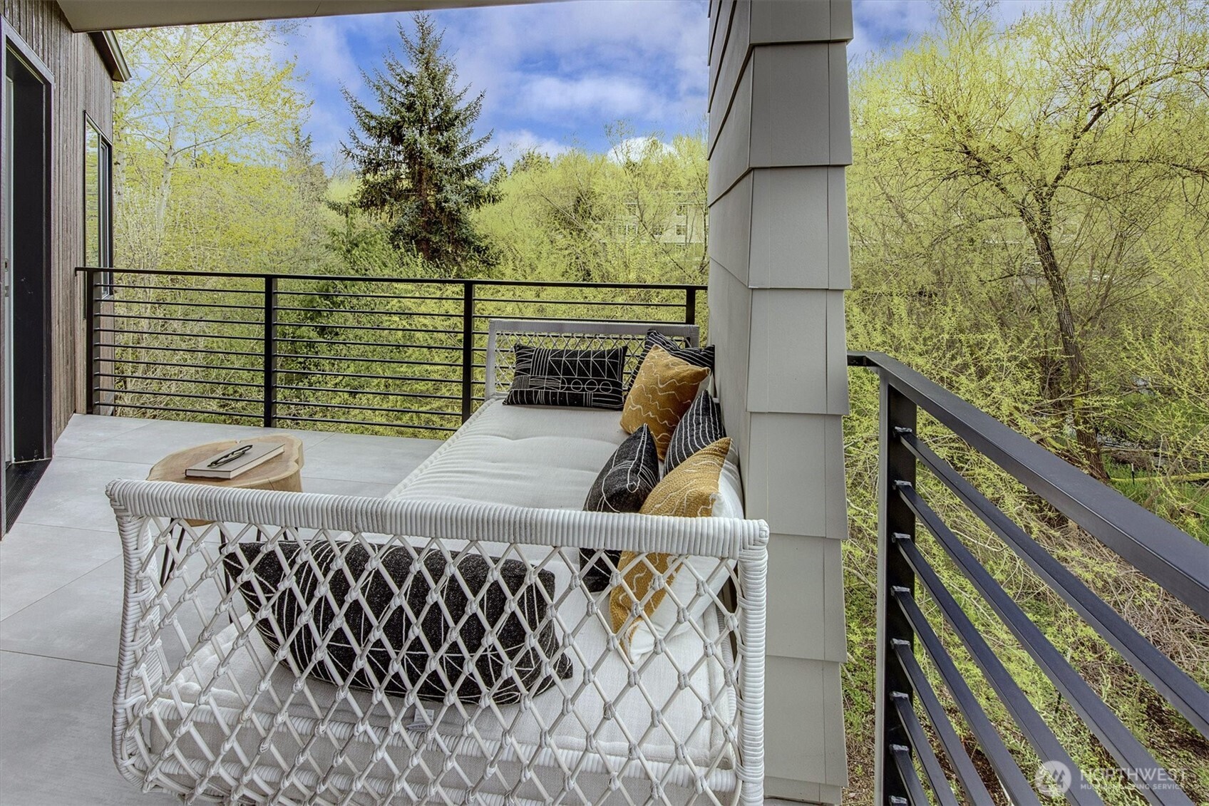 417 102nd Avenue SE, Bellevue, WA 98004