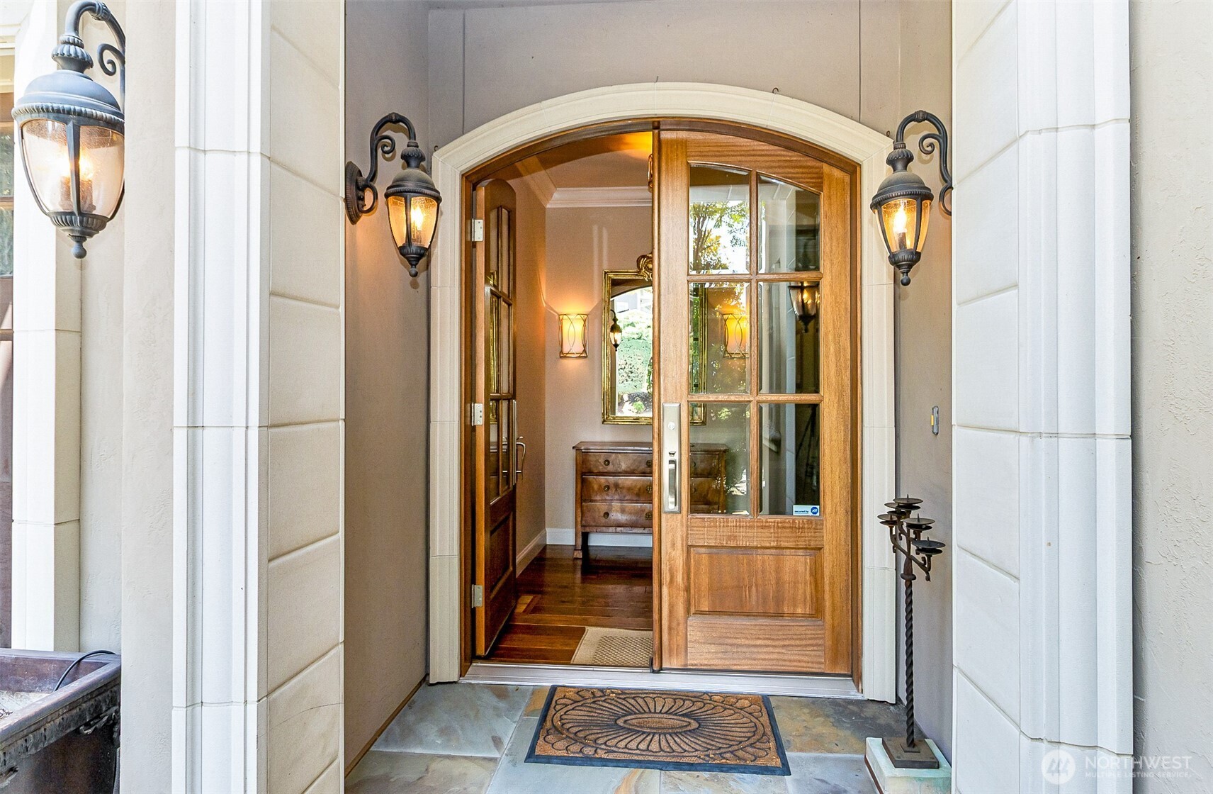 9820 NE 16th Street , Bellevue, WA 98004