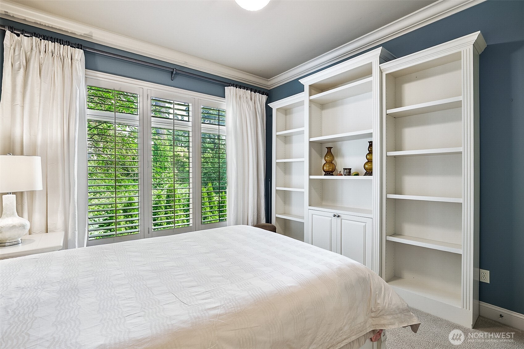 9820 NE 16th Street , Bellevue, WA 98004