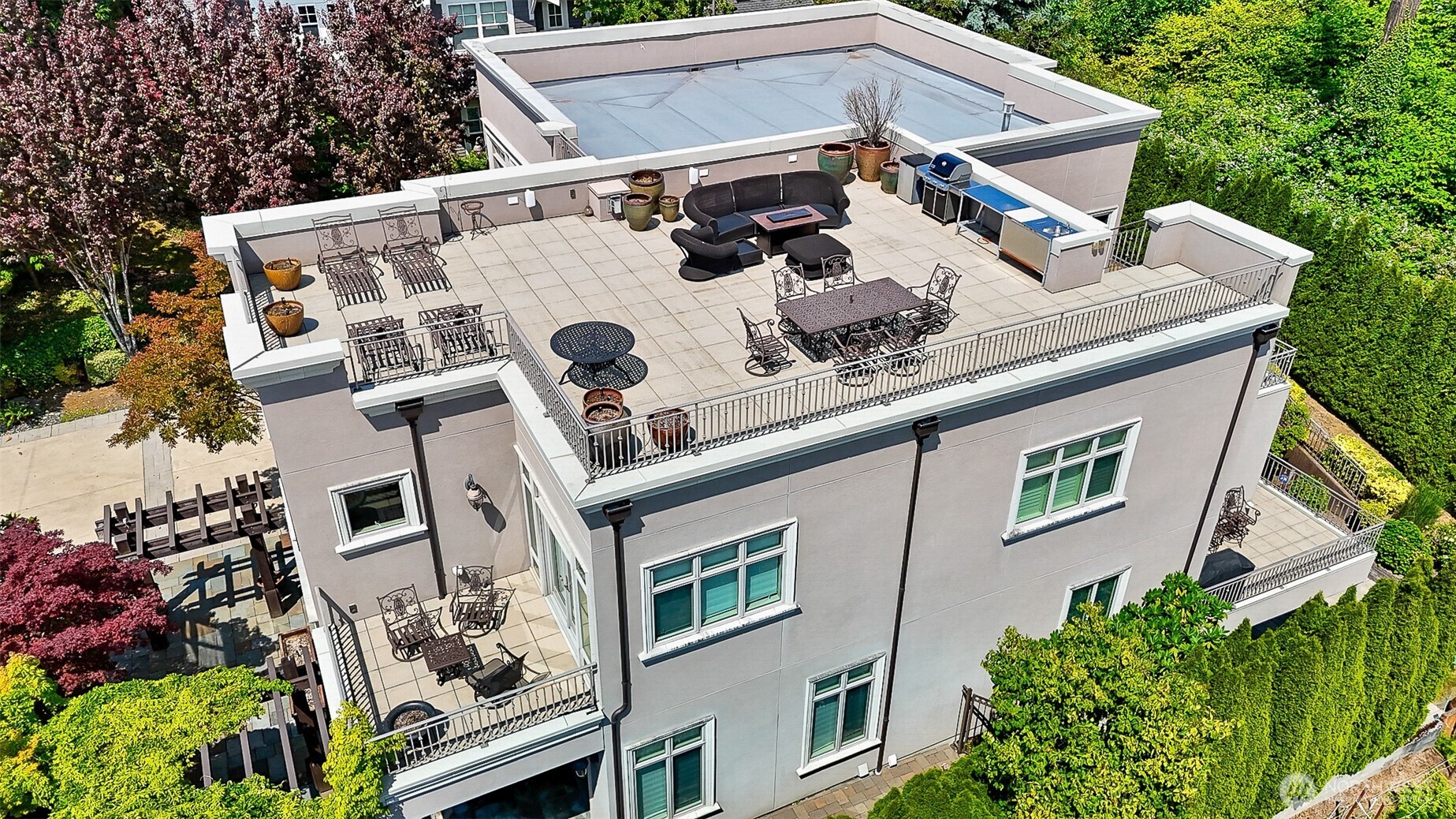 9820 NE 16th Street , Bellevue, WA 98004