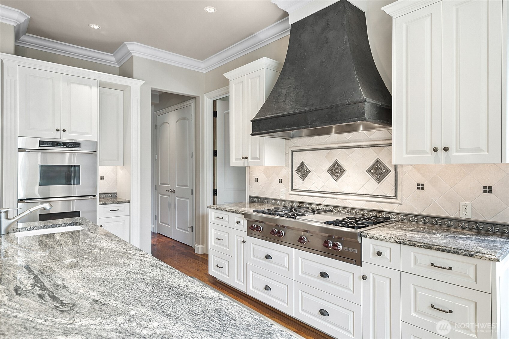 9820 NE 16th Street , Bellevue, WA 98004