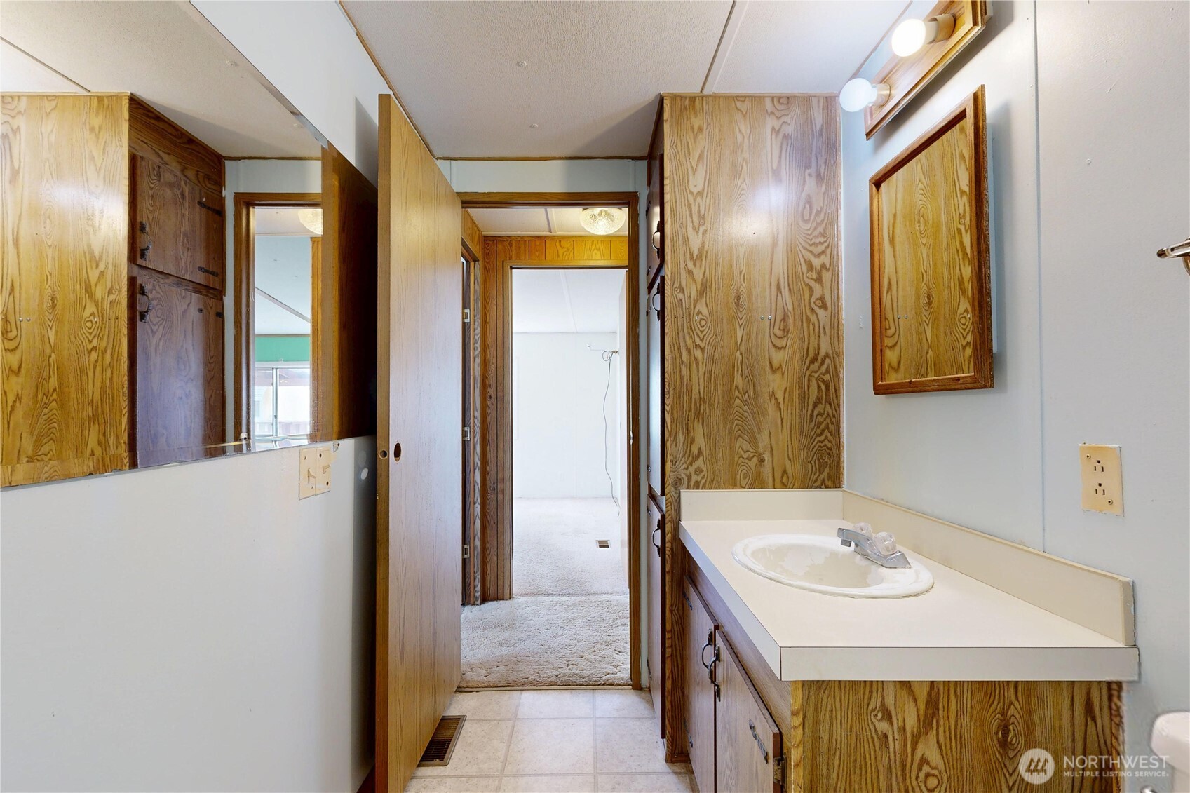 976 NE Dawson Avenue , College Place, WA 99324