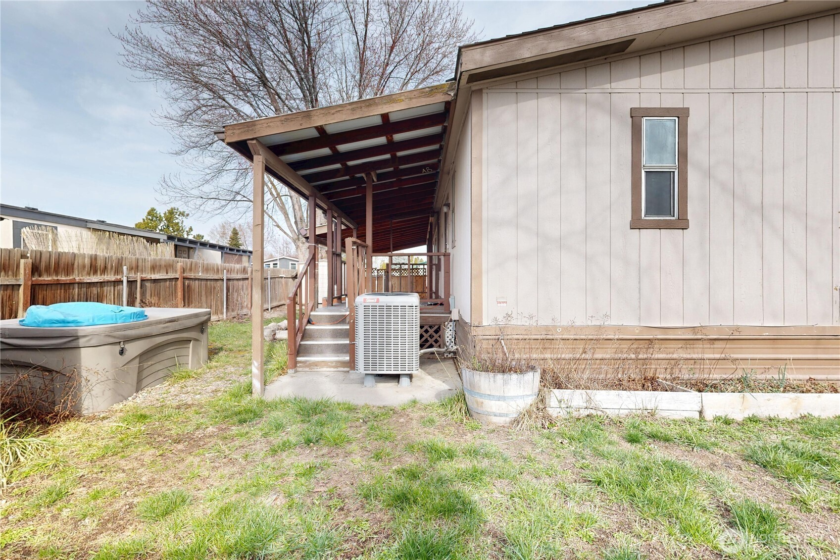 976 NE Dawson Avenue , College Place, WA 99324